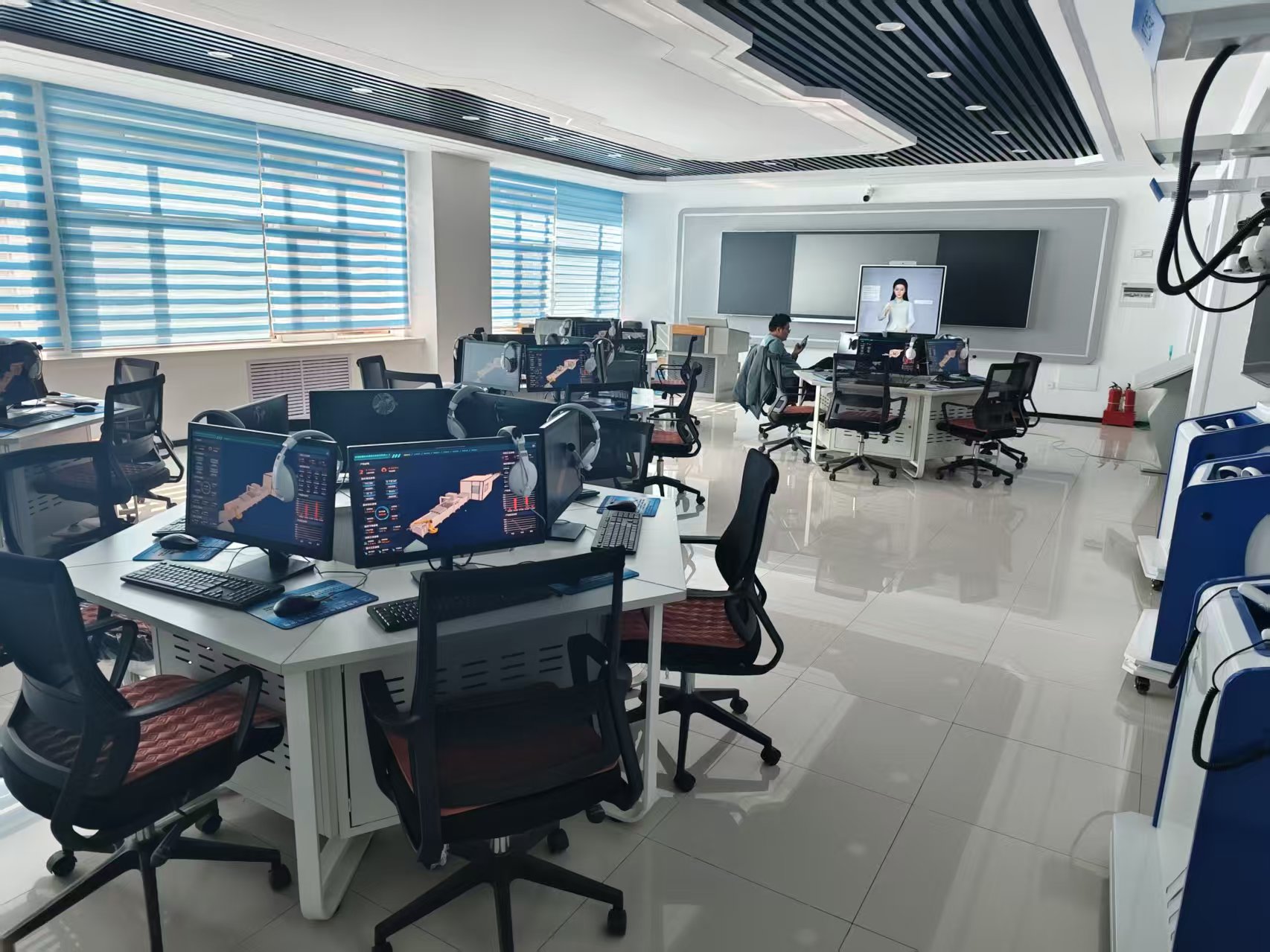 數字人賦能玻璃鍍膜實訓革新！